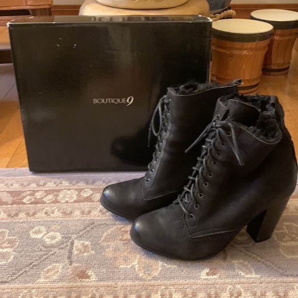 Boutique 9. Leather Lace Up Ankle Booties with Faux Fur lining size 9 - Picture 6 of 15